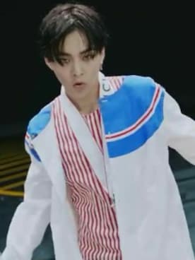 「GIVENCHY（ジバンシイ）のアイテム（その他）」を使った、All about Kpop さん（メンズ・173cm）の秋コーディネート