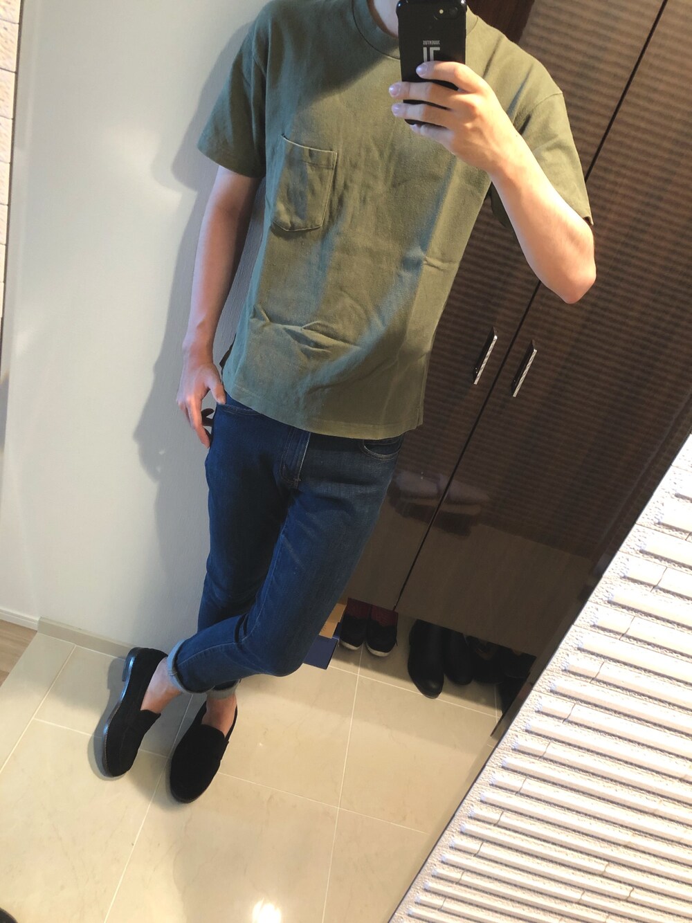 「夏コーデ、シンプル、ラクチンコーデ、ローファー、Tシャツ、スキニーデニム、おしゃれさんと繋がりたい、いいね、save、フォローお願いします🤑」｜「UNIQLOのアイテム（Tシャツ/カットソー、グリーン系）」を使った、shoさん（メンズ・178cm）の夏コーディネートの1枚目の写真