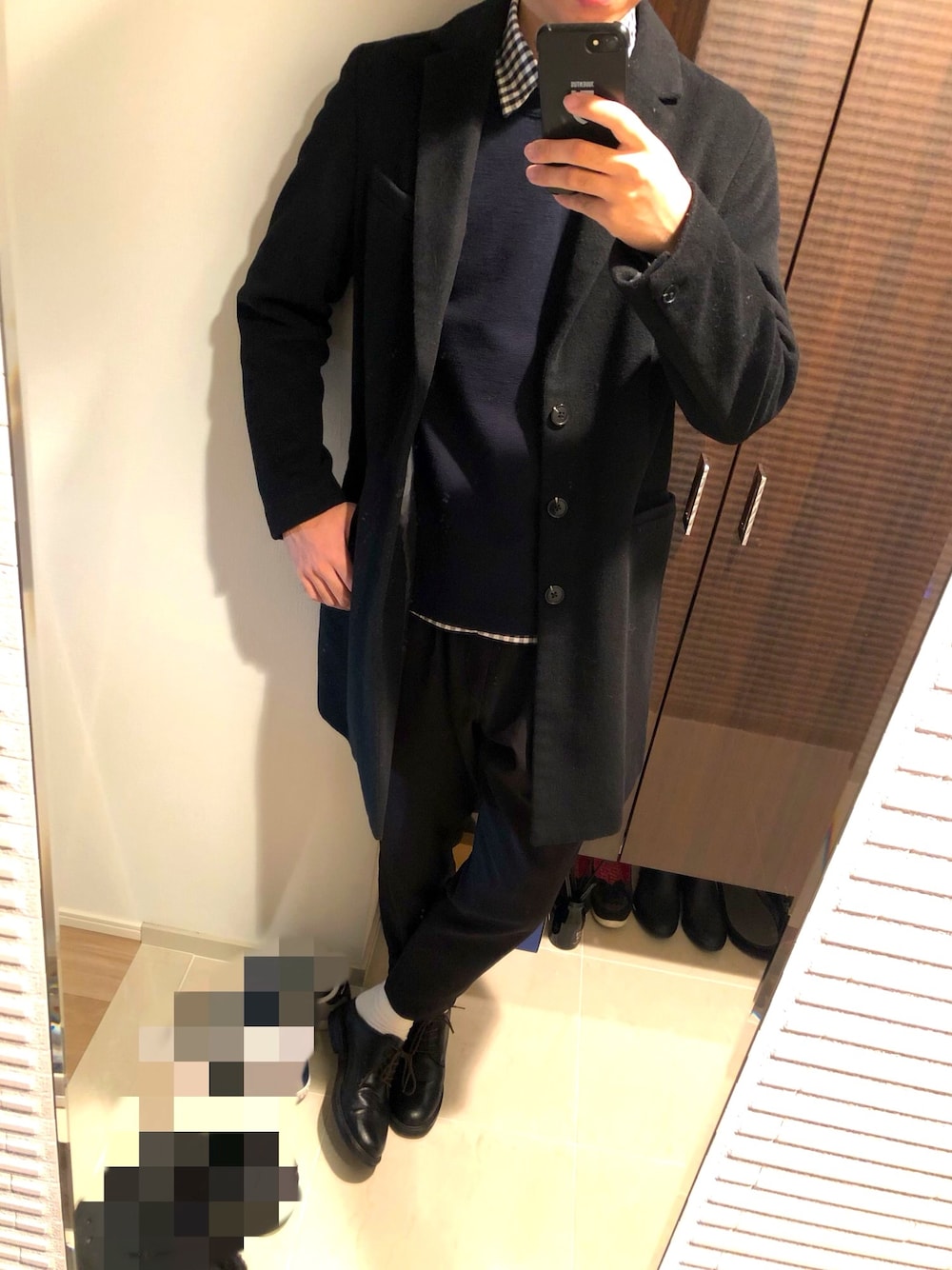 「冬コーデ、きれいめカジュアル、チェスターコート、チェックシャツ、スラックス、ブラック、ネイビー、おしゃれさんと繋がりたい、いいね、save、フォローお願いします🤑、年末WEAR感謝祭」｜「BROWNY　STANDARDのアイテム（チェスターコート、ブラック系）」を使った、shoさん（メンズ・178cm）の冬コーディネートの1枚目の写真