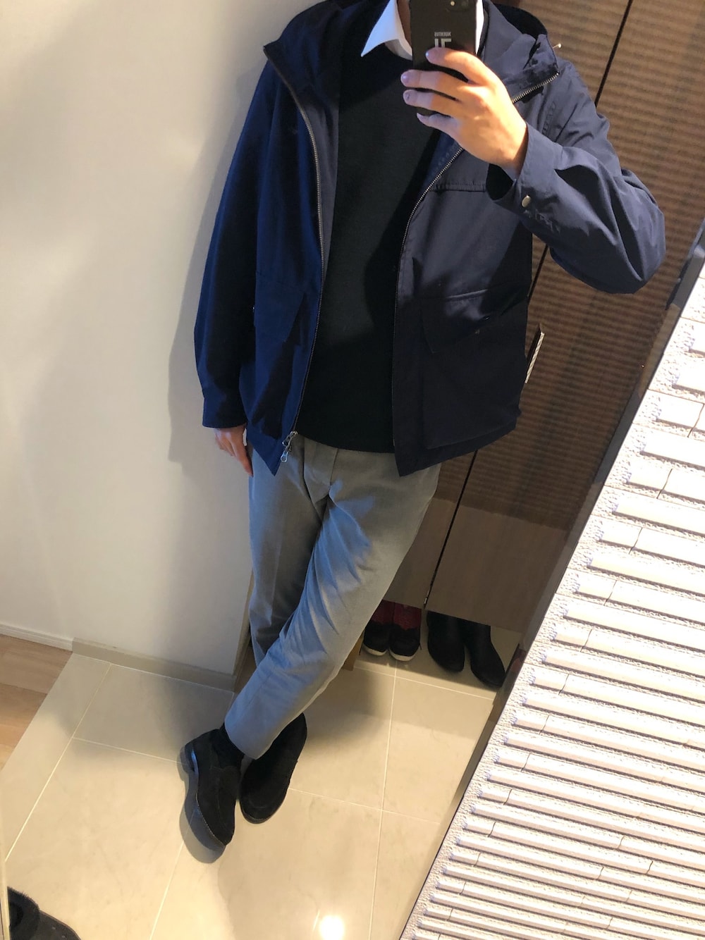 「マウンテンパーカー、ローファー、アンクルパンツ、ネイビー、キレイめ、お洒落さんとつながりたい、通勤コーデ、春」｜「UNITED ARROWSのUSET SI/CTN ハイゲージ クルーネックニット ◆（ニット/セーター、ブルー系）」を使った、shoさん（メンズ・178cm）の春コーディネートの1枚目の写真
