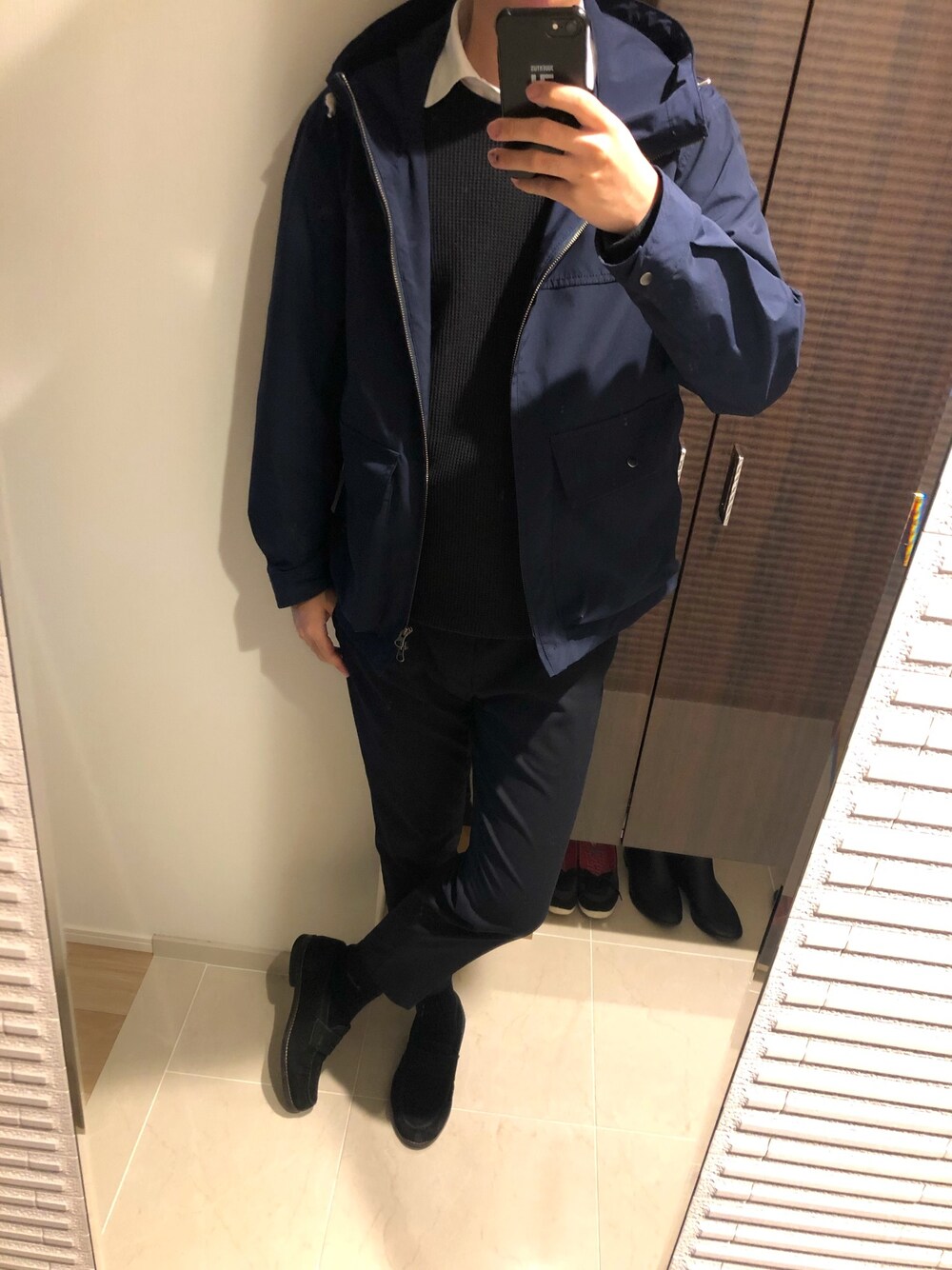「シンプル、マウンテンパーカー、アンクルパンツ、ブラック、ネイビー、ダークカラー、通勤コーデ、おしゃれさんと繋がりたい、いいね、save、フォローお願いします🤑」｜「GLOBAL WORKのカラーマウンテンパーカー/842428（マウンテンパーカー、ブルー系）」を使った、shoさん（メンズ・178cm）の春コーディネートの1枚目の写真