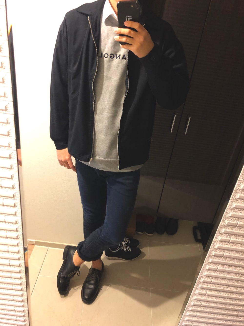 「春コーデ、グレー、KANGOL、ネイビー、ブルゾン、スキニー、きれいめカジュアル、お洒落さんとつながりたい、いいね、save、フォローお願いします🤑」｜「jiggys shopのTRストレッチドリズラージャケット（ブルゾン、ブルー系）」を使った、shoさん（メンズ・178cm）の春コーディネートの1枚目の写真
