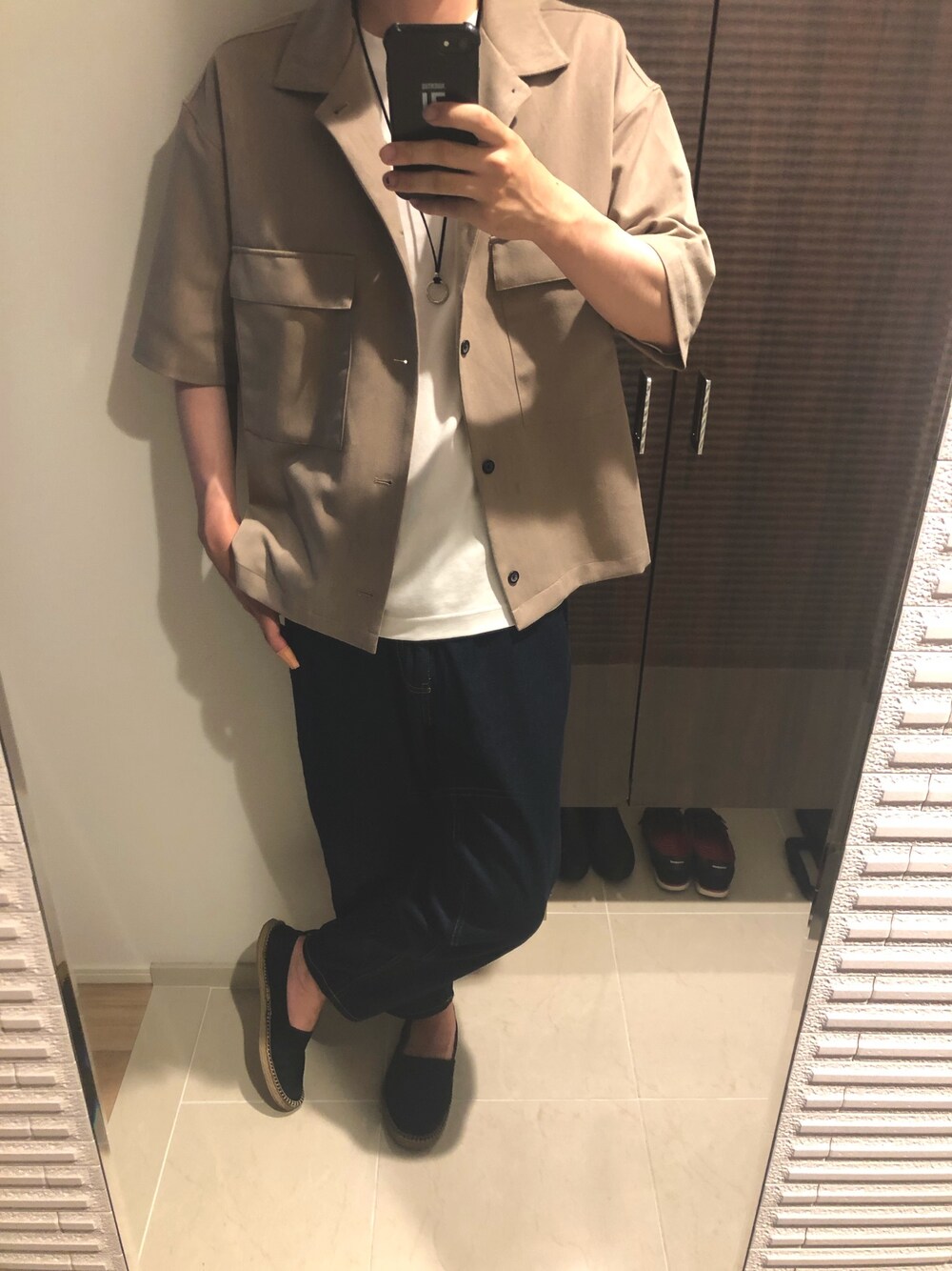 「オーバーサイズ、夏コーデ、ベージュ、ワイドパンツ、スリッポン、UNIQLO、休日スタイル、おしゃれさんと繋がりたい、いいね、save、フォローお願いします🤑」｜「MONO-MARTのTRストレッチ スーツ地 オーバーサイズ ドレープ CPOシャツ(1/2 sleeve)（シャツ/ブラウス、ベージュ系）」を使った、shoさん（メンズ・178cm）の夏コーディネートの1枚目の写真
