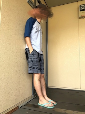 「アイテム（ビーチサンダル、グレー系）」を使った、yokkamさん（メンズ・178cm）の春コーディネート