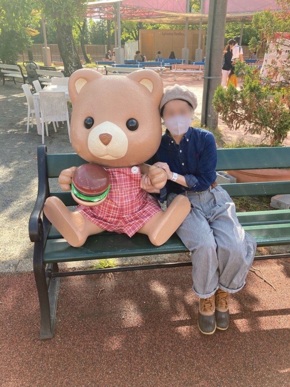 「遊園地コーデ、ママコーデ、秋コーデ、ヒッコリーパンツ、ヒッコリー、ジムフレックス、低身長、シュールな感じ出してみた」｜「studio CLIPの厚地プレート付きベレー帽（ハンチング/ベレー帽、ベージュ系）」を使った、あきさんさん（レディース・154cm）の秋コーディネートの1枚目の写真