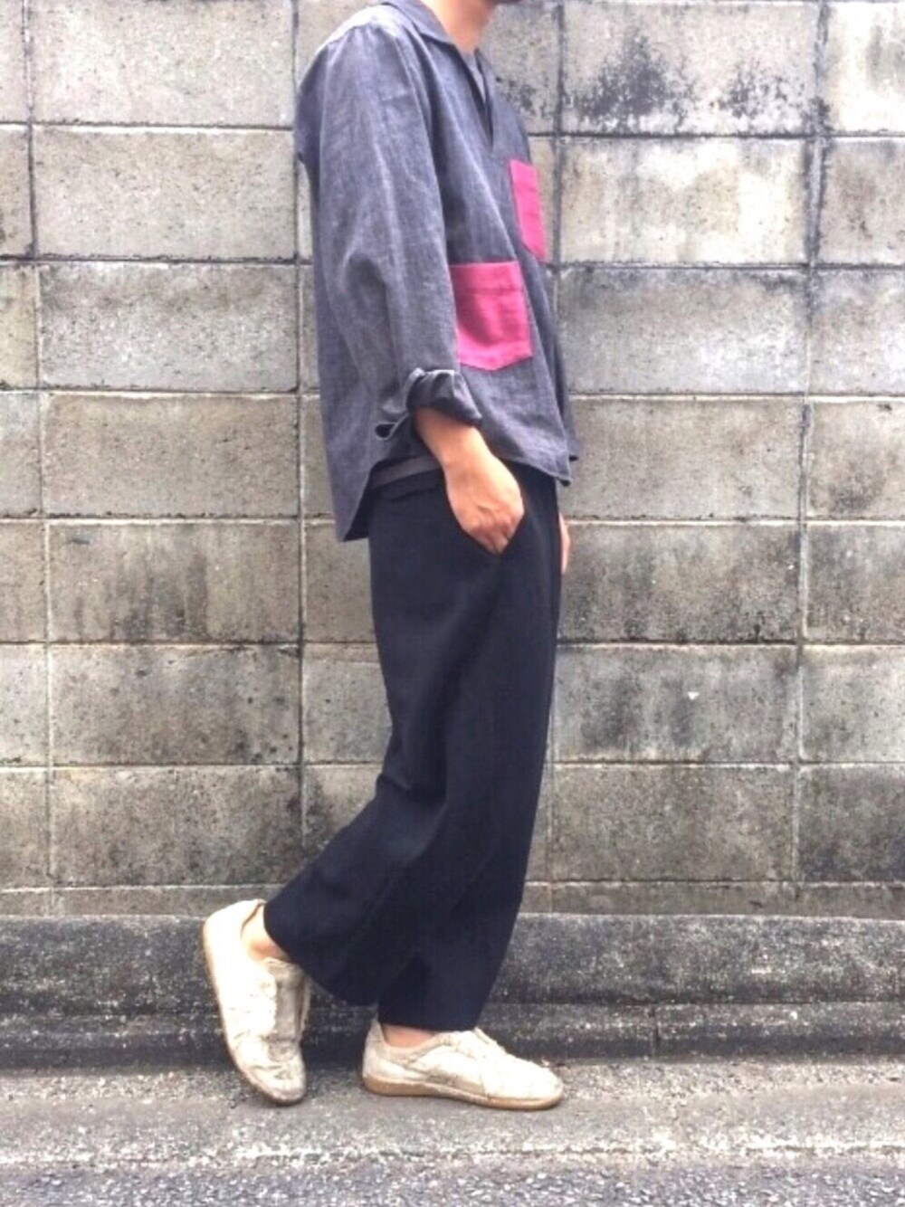 「プルオーバーシャツ、プルオーバー、Martin Margiela、ジャーマントレーナー、ジャーナルスタンダード、ヴィンテージ、古着」｜「VINTAGEのアイテム（スラックス、ブラック系）」を使った、タム  さん（メンズ・178cm）の夏コーディネートの1枚目の写真