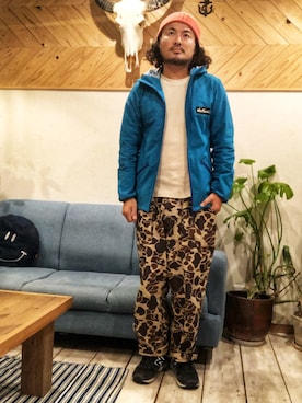 「カモフラパンツ」｜「アイテム（ナイロンジャケット）」を使った、岸本 道徳さん（メンズ・177cm）の冬コーディネート
