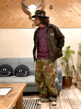 「カモフラパンツ」｜「アイテム（ナイロンジャケット）」を使った、岸本 道徳さん（メンズ・177cm）の冬コーディネート
