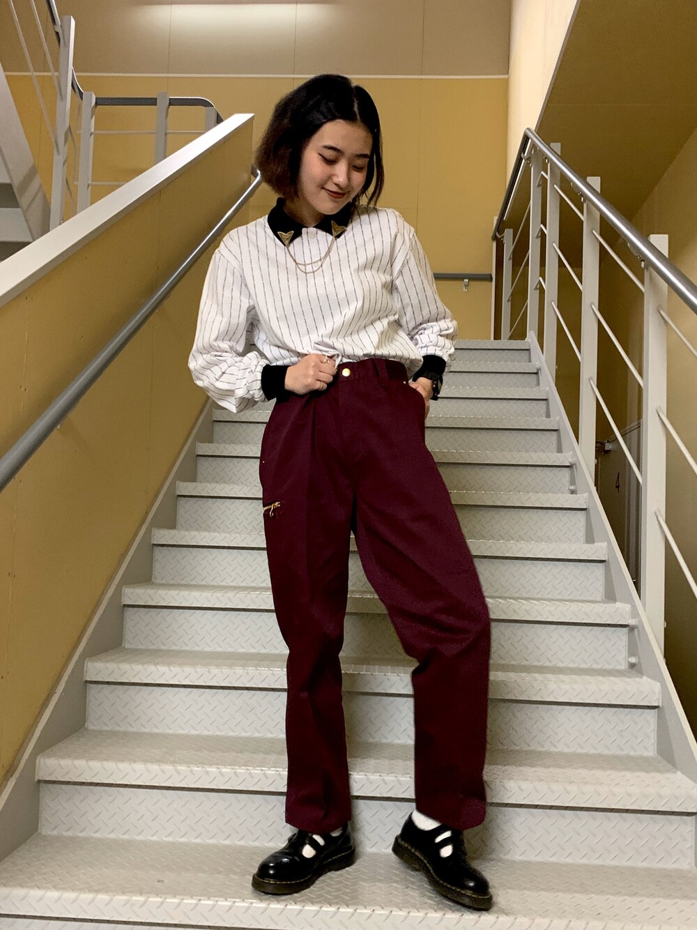 「XLARGE、Dickies、ポロシャツ、大人カジュアル、キレイめ、メンズライク、パーティースタイル、おしゃれさんと繋がりたい」｜「XLARGEのL/S ALLOVER LOGO POLO SHIRT（ポロシャツ、ホワイト系）」を使った、平野萌さん（レディース・166cm）の春コーディネートの1枚目の写真