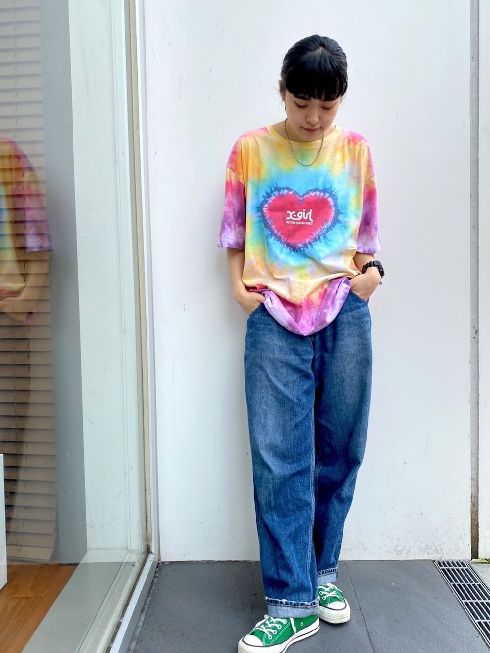 「x-girl、ootd、タイダイ柄、タイダイT、ハート、デニムコーデ、デニムパンツ、ワイドパンツ、おしゃれさんと繋がりたい、お洒落さんとつながりたい」｜「X-girlのHEART TIE-DYE S/S TEE（Tシャツ/カットソー、その他）」を使った、平野萌さん（レディース・166cm）の秋コーディネートの1枚目の写真