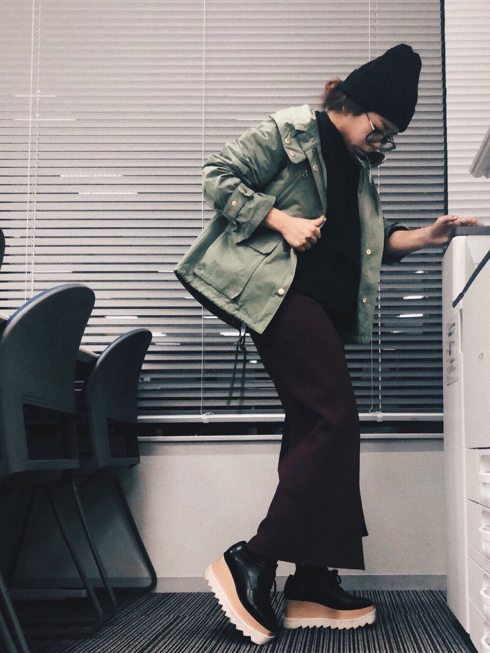 「休日スタイル、低身長コーデ、ロングスカート、厚底シューズ、マウンテンパーカー、ニット帽、UNIQLO U、ステラマッカートニー、スウェット、低身長」｜「Andemiuの【配色WEB限定】ドロストショートマウンテンパーカー830738（マウンテンパーカー、グリーン系）」を使った、Ｍ Ｏ Ｅ Ｋ Ｏさん（レディース・150cm）の冬コーディネートの1枚目の写真