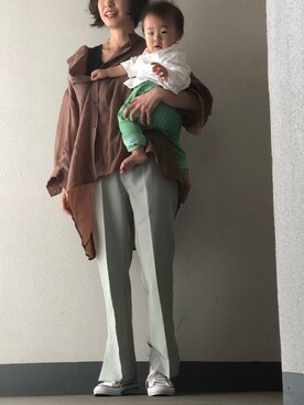 「mystic（ミスティック）のセンタープレスセミフレアパンツ（その他パンツ、グリーン系）」を使った、CHIKA さん（レディース・161cm）の秋コーディネート
