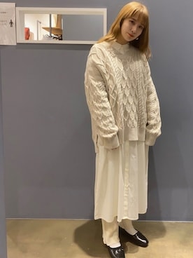 「AMERICAN HOLIC（アメリカンホリック）のVネックケーブルニットプルオーバー（ニット/セーター、ホワイト系）」を使った、sayoさん（レディース・160cm）の冬コーディネート