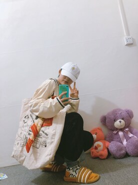 「アイテム（スリッポン、ゴールド系）」を使った、クジラさん（レディース・160cm）の春コーディネート