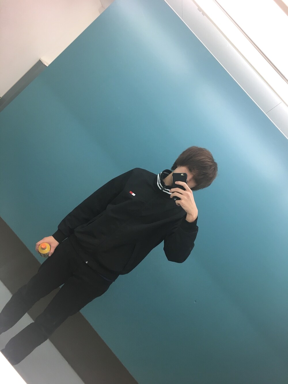 「TOMMY HILFIGER、UNIQLO、クロコーデ」｜「TOMMYのアイテム（ジャケット/アウター、ブラック系）」を使った、ko-ichiさん（メンズ・184cm）の秋コーディネートの1枚目の写真