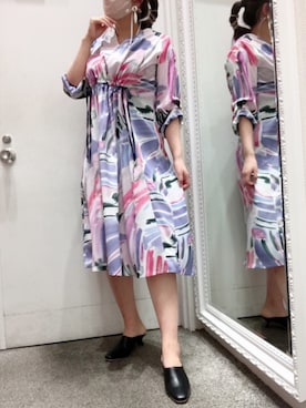 「Bou Jeloud（ブージュルード）のアートペイントギャザーワンピース（ワンピース、パープル系）」を使った、Yumi Ishiharaさん（レディース・170cm）の春コーディネート