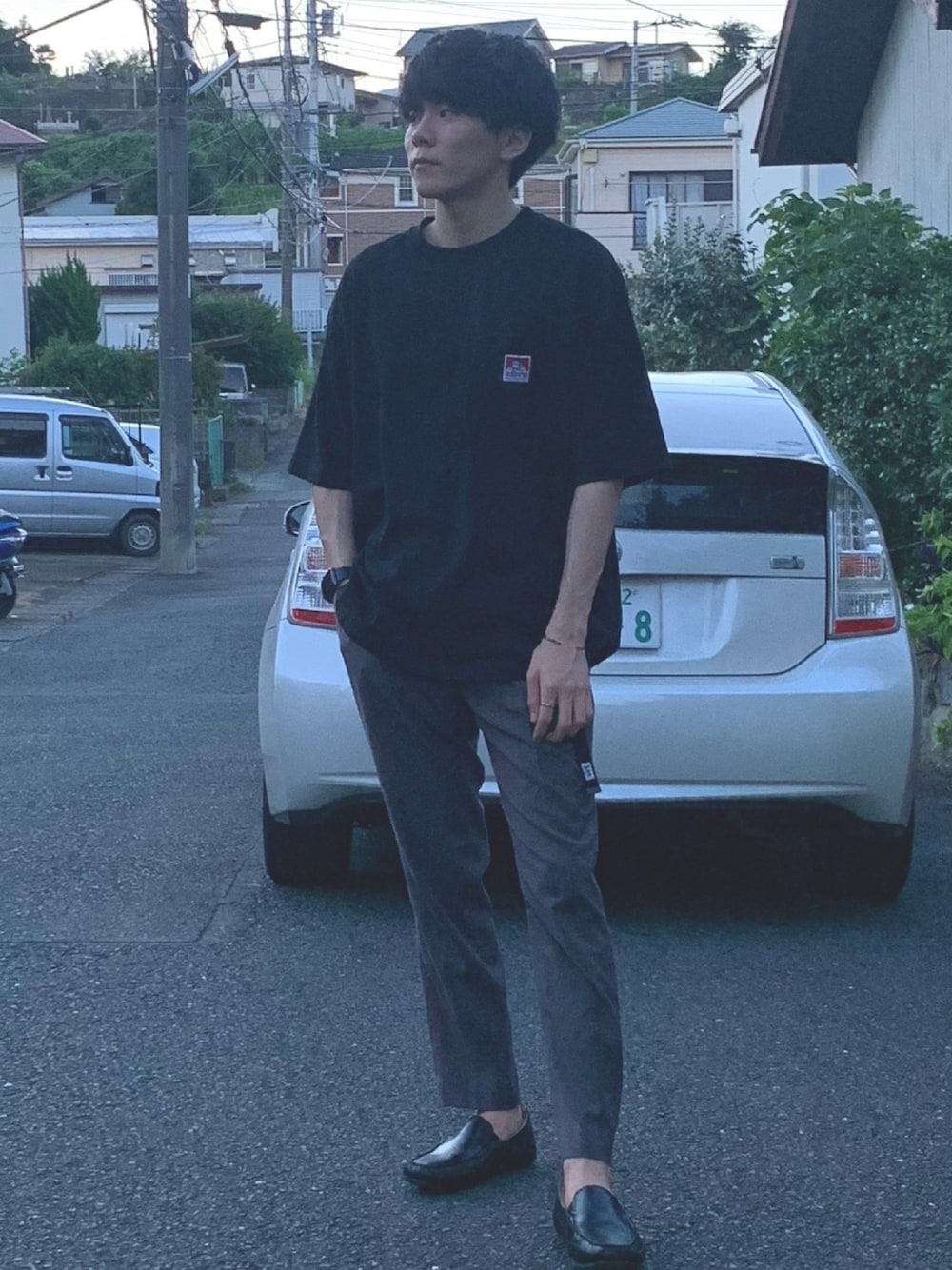 「ラフ、シンプルコーデ、黒Tシャツ、ガチャベルト、ガチャベルト 黒、黒コーデ、大人カジュアル、革靴コーデ、革靴、スラックス」｜「BEN DAVISの【BEN DAVIS/ベンデイビス】ポケットＴシャツ　９５８００００　ワンポイント　ユニセックス（Tシャツ/カットソー、ブラック系）」を使った、しゃちょーさん（メンズ・169cm）の夏コーディネートの1枚目の写真