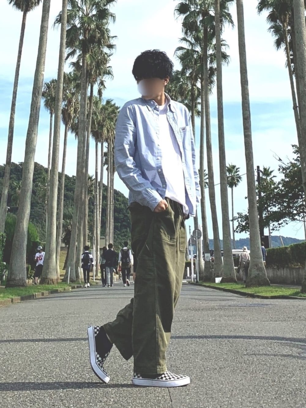 「秋のマイ旬スタイル、ホリスター、メンズコーデ、大人コーデ、秋服、秋コーデ、シャツスタイル、シャツコーデ、バンズスリッポン、バンズスタイル」｜「Hollisterのアイテム（シャツ/ブラウス、ブルー系）」を使った、しゃちょーさん（メンズ・169cm）の秋コーディネートの1枚目の写真