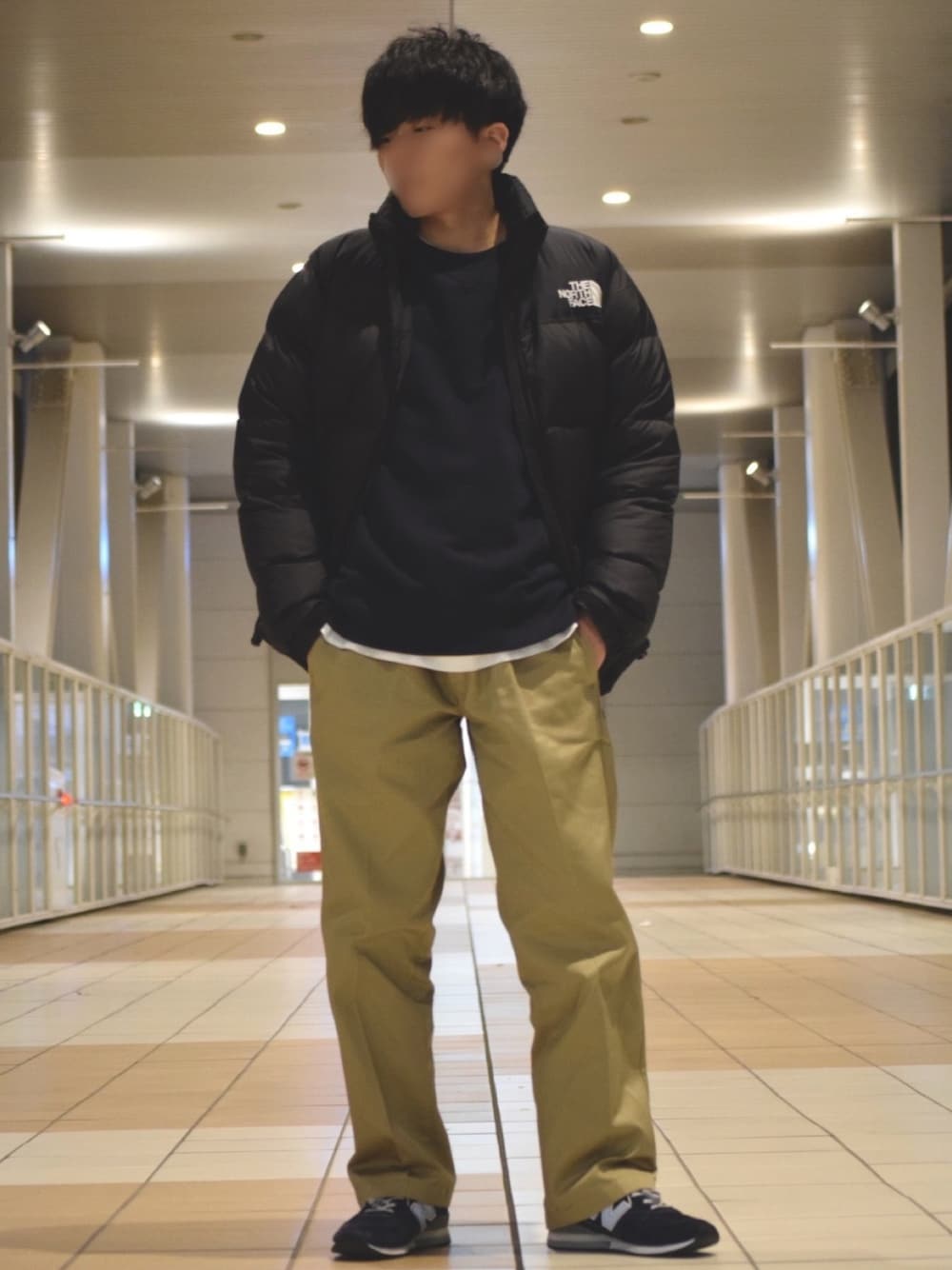 「ディッキーズ(Dickies)、874、チノパン、ヌプシ、ダウンジャケット、ダウン、黒、レイヤードスタイル、シンプルコーデ、996」｜「THE NORTH FACEのザ・ノース・フェイス メンズダウンジャケット / ヌプシジャケット（ダウンジャケット/コート、ブラック系）」を使った、しゃちょーさん（メンズ・169cm）の冬コーディネートの1枚目の写真