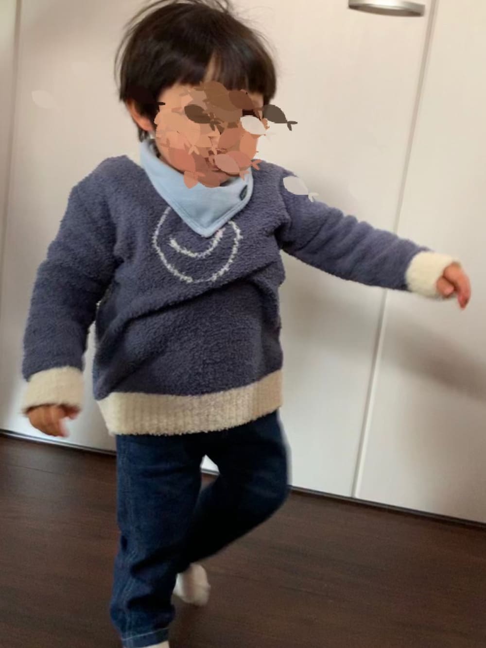 「男の子、2歳、カジュアルコーデ、ブルー、ワントーンコーデ、コーデュロイ」｜「La Chiaveのアイテム（パンツ、ブルー系）」を使った、mi＊さん（キッズ・80cm）の冬コーディネートの1枚目の写真