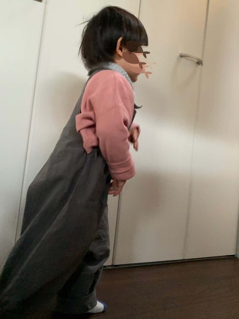 「おうちファッション、2歳、男の子、キッズコーデ、ピンク」｜「OUTLETのアイテム（Tシャツ/カットソー、ピンク系）」を使った、mi＊さん（キッズ・80cm）の春コーディネートの1枚目の写真