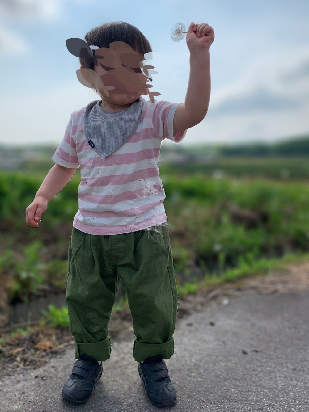 「キッズコーデ、男の子、2歳、桜餅コーデ、カジュアル、スニーカー」｜「しまむらのアイテム（Tシャツ/カットソー、ピンク系）」を使った、mi＊さん（キッズ・80cm）の春コーディネートの1枚目の写真
