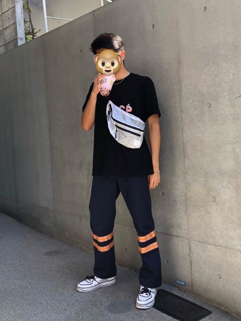 「スニーカー、ストリート系、お洒落さんとつながりたい、シンプル、ストリート、タピオカ、off white、supreme、AIR FORCE 1、ハイウエスト」｜「NIKEのアイテム（スニーカー、ホワイト系）」を使った、M¡yu さん（メンズ・183cm）の秋コーディネートの1枚目の写真