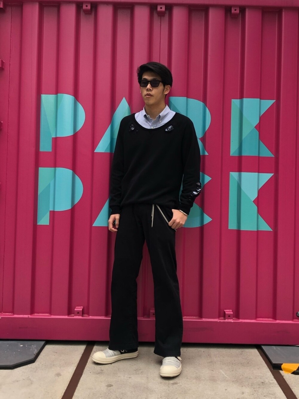 「オトナカジュアル、シンプル、スニーカーコーデ、モノトーン、きれいめカジュアル、カジュアルコーデ、モード、韓国ファッション、冬、秋冬コーデ」｜「RALPH LAURENのアイテム（シャツ/ブラウス、ブルー系）」を使った、M¡yu さん（メンズ・183cm）の秋コーディネートの1枚目の写真