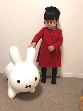 「韓国子ども服のアイテム（ワンピース、レッド系）」を使った、IROさん（キッズ）の春コーディネート
