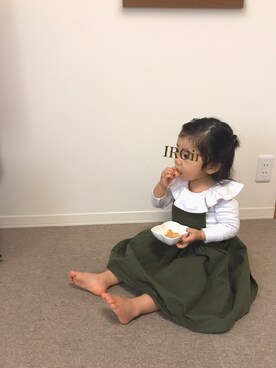 「韓国子ども服のアイテム（トップス、ホワイト系）」を使った、IROさん（キッズ）の春コーディネート