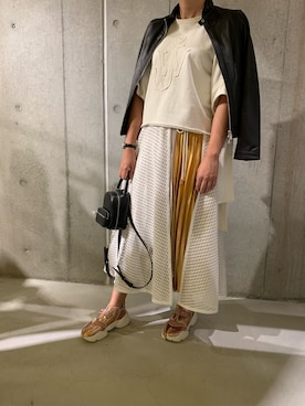 「JW Anderson（ジェイダブリューアンダーソン）のアイテム（トップス）」を使った、ioroiさん（レディース・169cm）の秋コーディネート