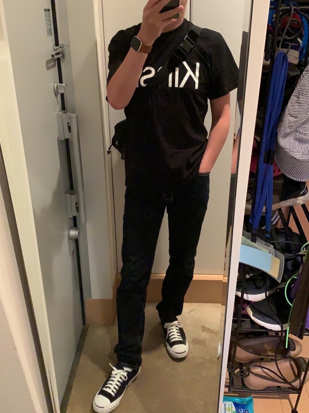 「今日のコーデ、カジュアル、シンプル、ストリート、コンバース、春夏コーデ」｜「GDCのKINSKI TEE（Tシャツ/カットソー、ブラック系）」を使った、Keigo Ozawaさん（メンズ・173cm）の春コーディネートの1枚目の写真