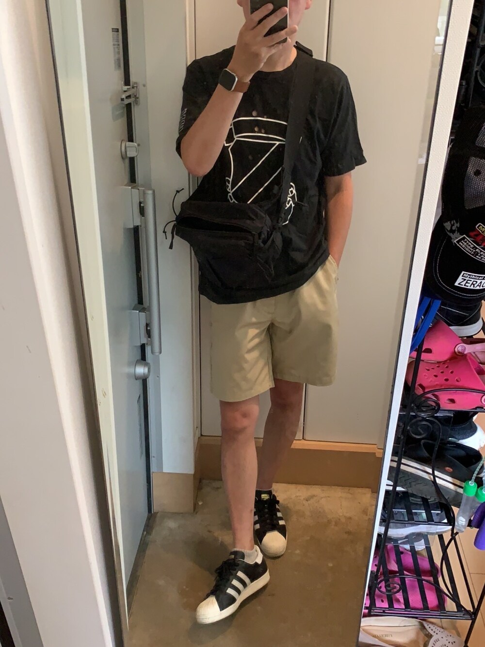 「今日のコーデ、カジュアルコーデ、ストリート、サマースタイル、summer、夏だ！Tシャツ着よう！、ブラック」｜「NUMBER (N)INEのEXCLUSIVE_EMBLEM_ DAMAGE T-SHIRT（Tシャツ/カットソー、ブラック系）」を使った、Keigo Ozawaさん（メンズ・173cm）の夏コーディネートの1枚目の写真