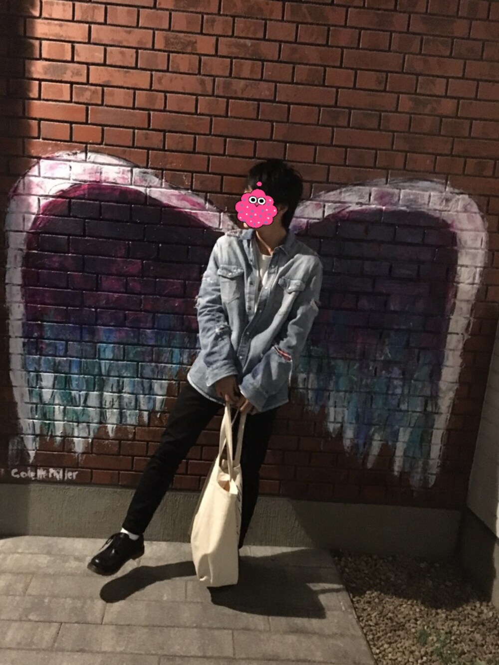 「TOMMY HILFIGERのアイテム（デニムジャケット、ブルー系）」を使った、tottyさん（メンズ・163cm）の秋コーディネートの1枚目の写真