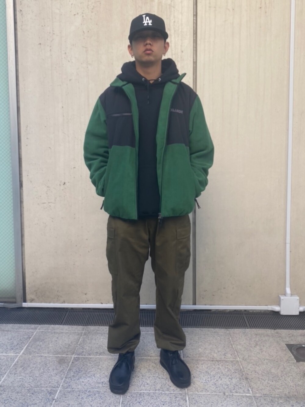 「XLARGE」｜「XLARGEのPANELED FLEECE JACKET（その他アウター、グリーン系）」を使った、横南 丈さん（メンズ・175cm）の冬コーディネートの1枚目の写真