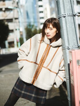 「Mila Owen（ミラオーウェン）のアイテム（ムートンコート）」を使った、小山梨奈さん（レディース・166cm）の秋コーディネート