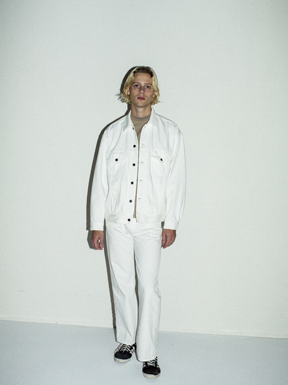 VAINL ARCHIVEのデニムジャケットを使った人気ファッション 