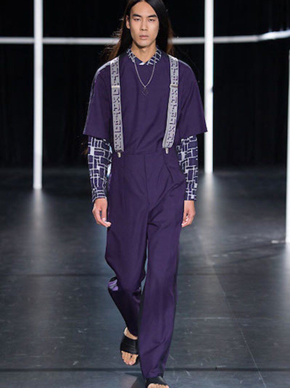「サスペンダー、 福岡、シンプルコーデ、春コーデ、ETHOSENS、 エトセンス」｜「ETHOSENSの"LOGO SUSPENDER"（サスペンダー、ブラック系）」を使った、UNREALREALCLOTHESさん（メンズ・180cm）の春コーディネートの1枚目の写真