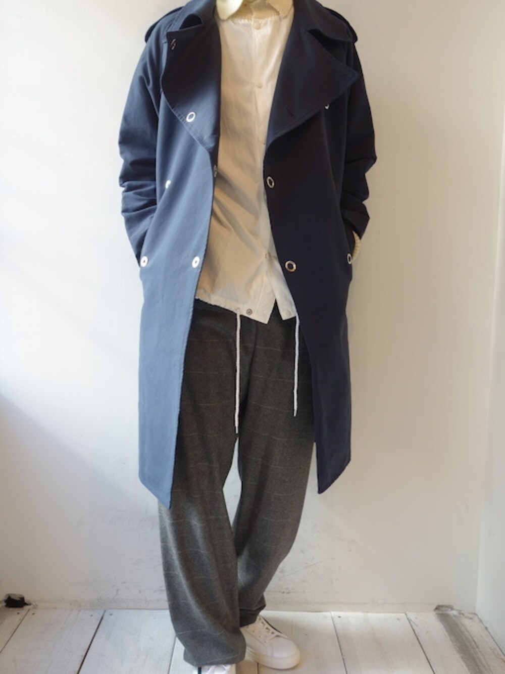 「トレンチコート、福岡、ワイドパンツ、digawel、class」｜「DIGAWELの『DIGAWEL』"TRENCH COAT"（トレンチコート、ブルー系）」を使った、UNREALREALCLOTHESさん（メンズ・182cm）の秋コーディネートの1枚目の写真