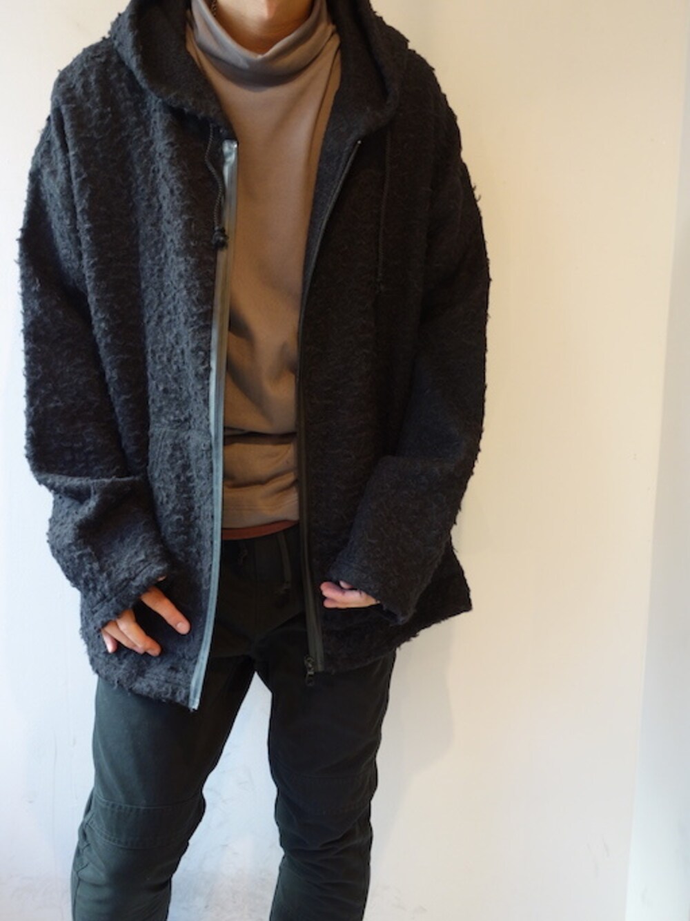 「ビッグシルエット、福岡、whowhat」｜「WhoWhatの『whowhat』"BEASTIE PARKA"（その他アウター、ブラック系）」を使った、UNREALREALCLOTHESさん（メンズ・182cm）の秋コーディネートの1枚目の写真