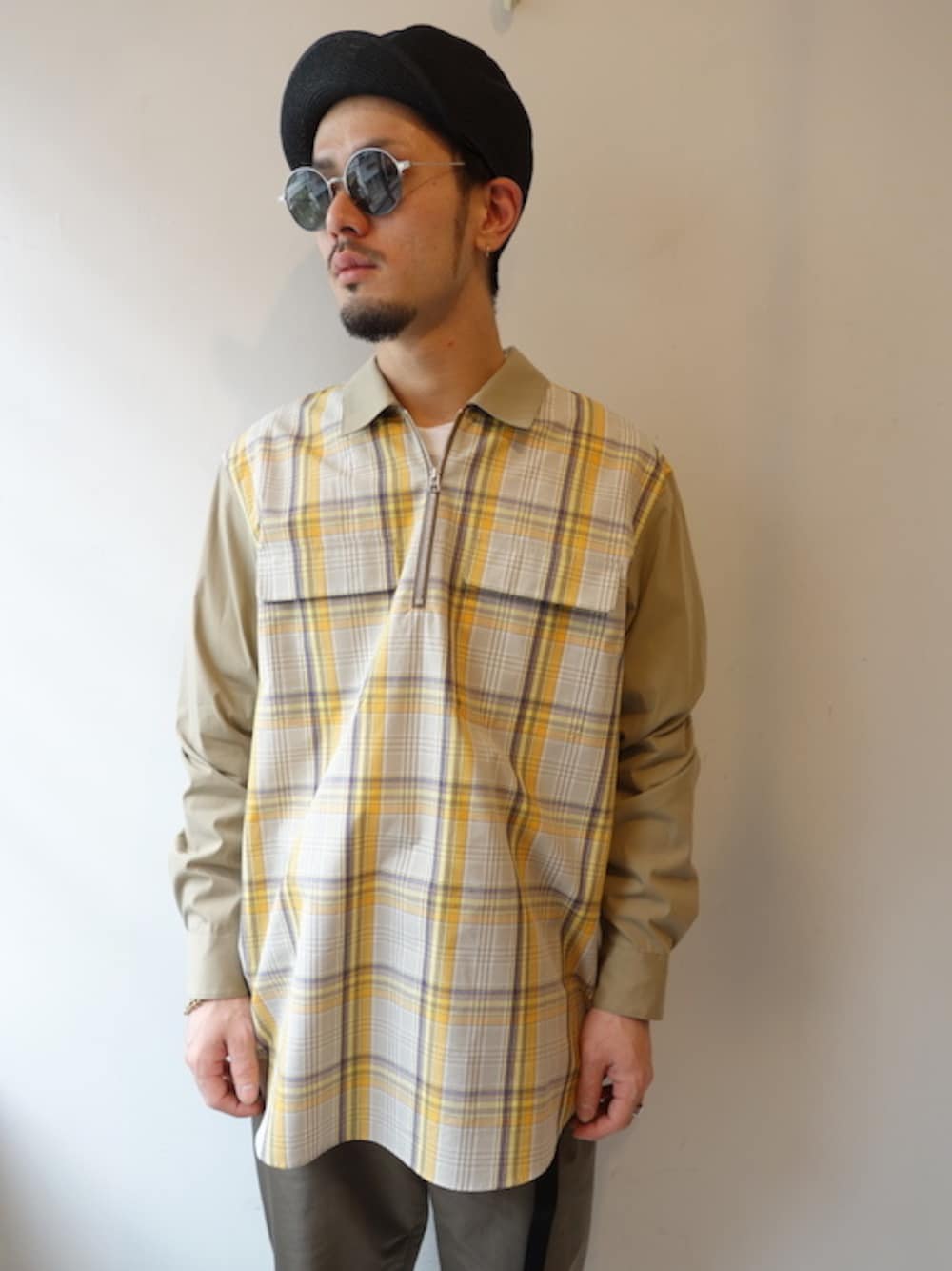 「ストリート、大人カジュアル、福岡、digawel」｜「DIGAWELの"HALF ZIP SHIRT"（シャツ/ブラウス、イエロー系）」を使った、UNREALREALCLOTHESさん（メンズ・170cm）の春コーディネートの1枚目の写真