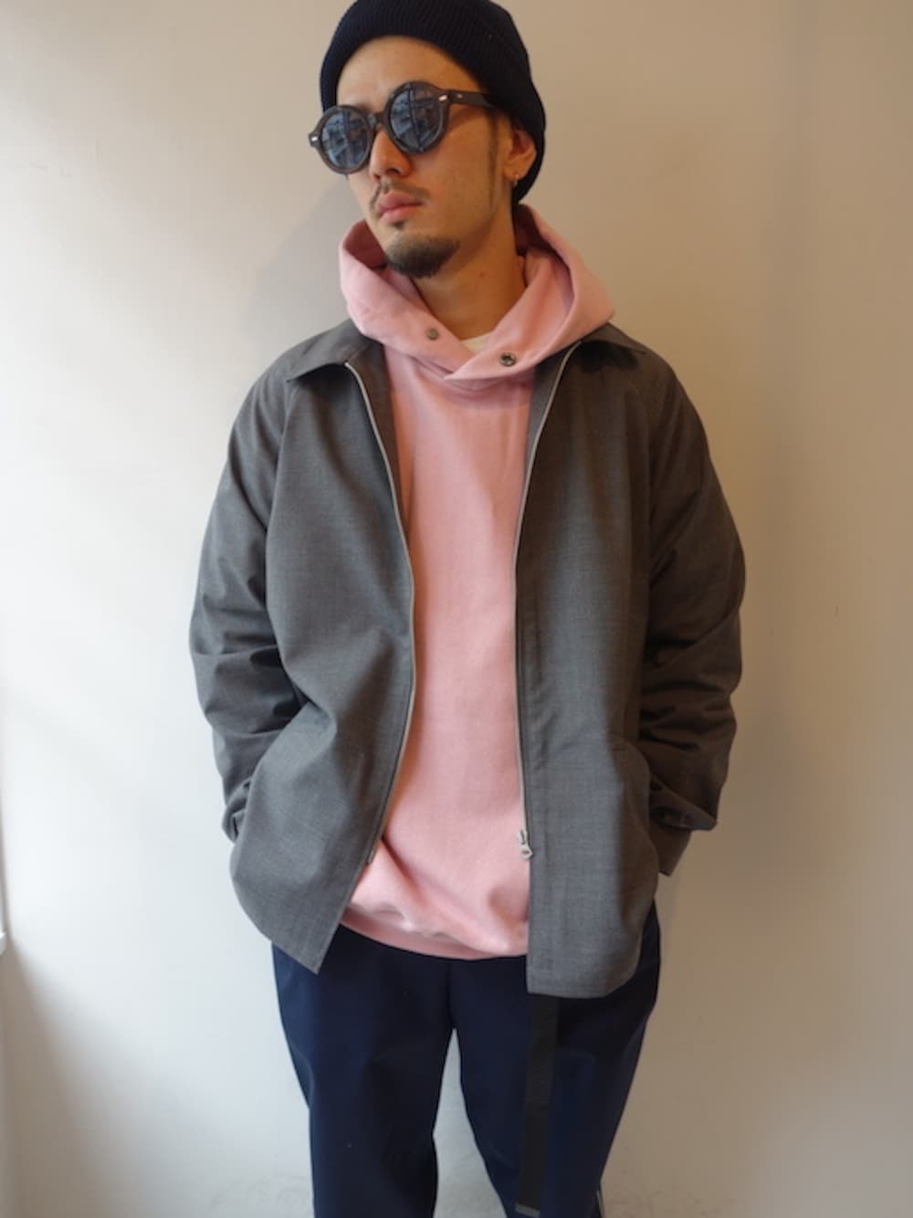 「ストリート、大人カジュアル、福岡、ストリートカジュアル、salvy;、rotol」｜「ROTOLの"POCKET HOODIE SWEAT SHIRTS"（パーカー、ピンク系）」を使った、UNREALREALCLOTHESさん（メンズ・170cm）の春コーディネートの1枚目の写真