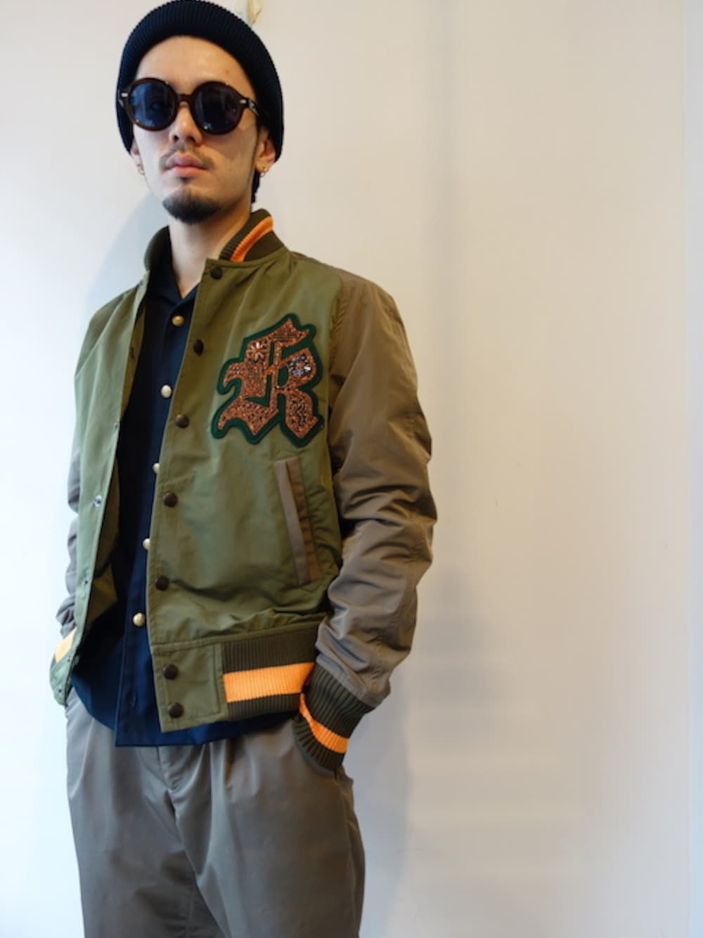「kolor、ストリート、大人カジュアル、福岡、シャツスタイル、ストリートカジュアル」｜「kolorの"PE ウェザーショート BLOUSON"（ブルゾン、グリーン系）」を使った、UNREALREALCLOTHESさん（メンズ・170cm）の春コーディネートの1枚目の写真