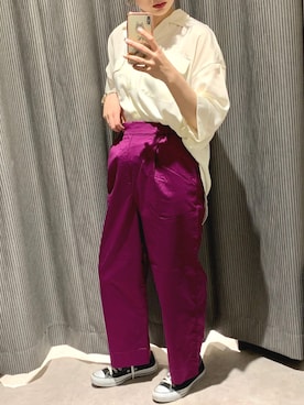 「アイテム（チノパンツ、パープル系）」を使った、yoshikaさん（レディース・156cm）の春コーディネート