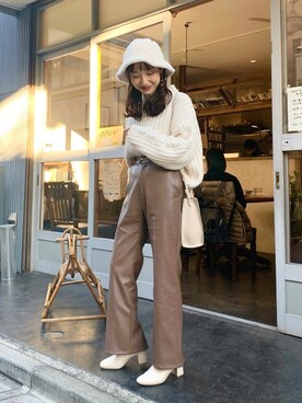 LEPSIM ノースポートモール｜yoshika使用「PAGEBOY（エコレザーバックスリットパンツ(フレアパンツ)）」的時尚穿搭