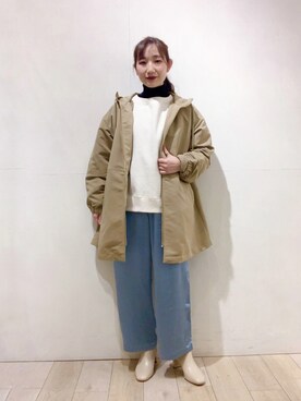 「サテンパンツ」｜「アイテム（マウンテンパーカー）」を使った、yoshikaさん（レディース・156cm）の春コーディネート