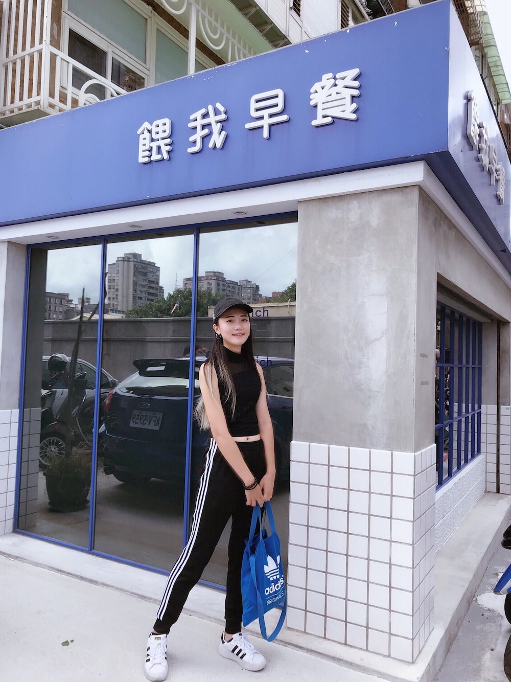 「anti social social club、nu by slightly numb、adidas、adidas originals、adidas superstar、Whale、TAIPEI」｜「adidas Originalsのメンズ アディダス スーパースター ジャージパンツ adidas Originals SST CUFFED TRACK PANTS BR4281/BR4288（その他パンツ、ブラック系）」を使った、Chomei さん（レディース・168cm）の秋コーディネートの1枚目の写真