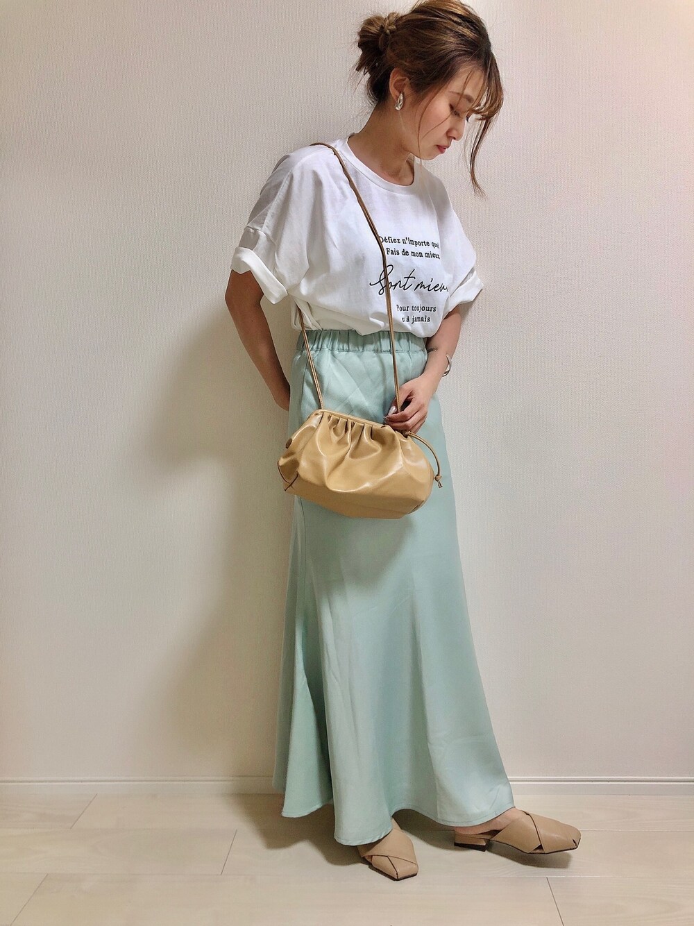 「マーメイドスカート、大人カジュアル、プチプラ、大人ガーリー、Tシャツ、春夏コーデ、おしゃれさんと繋がりたい、オトナ女子、バックレースアップ」｜「OLIVE des OLIVEのアイテム（Tシャツ/カットソー、ホワイト系）」を使った、Mii-kichiさん（レディース・156cm）の春コーディネートの1枚目の写真