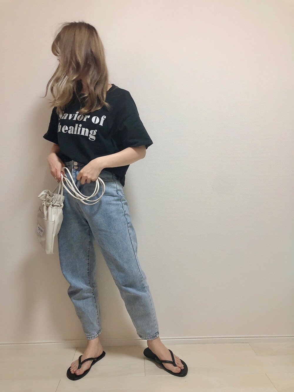 「夏コーデ、オトナ女子、ラフ、カジュアルコーデ、デニムパンツ、大人コーデ、着回しコーデ」｜「Availのアイテム（Tシャツ/カットソー、ブラック系）」を使った、Mii-kichiさん（レディース・156cm）の夏コーディネートの1枚目の写真