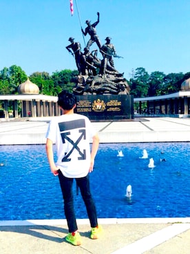 「off white（オフホワイト）のアイテム（Tシャツ/カットソー、ホワイト系）」を使った、𝓚さん（メンズ・168cm）の春コーディネート